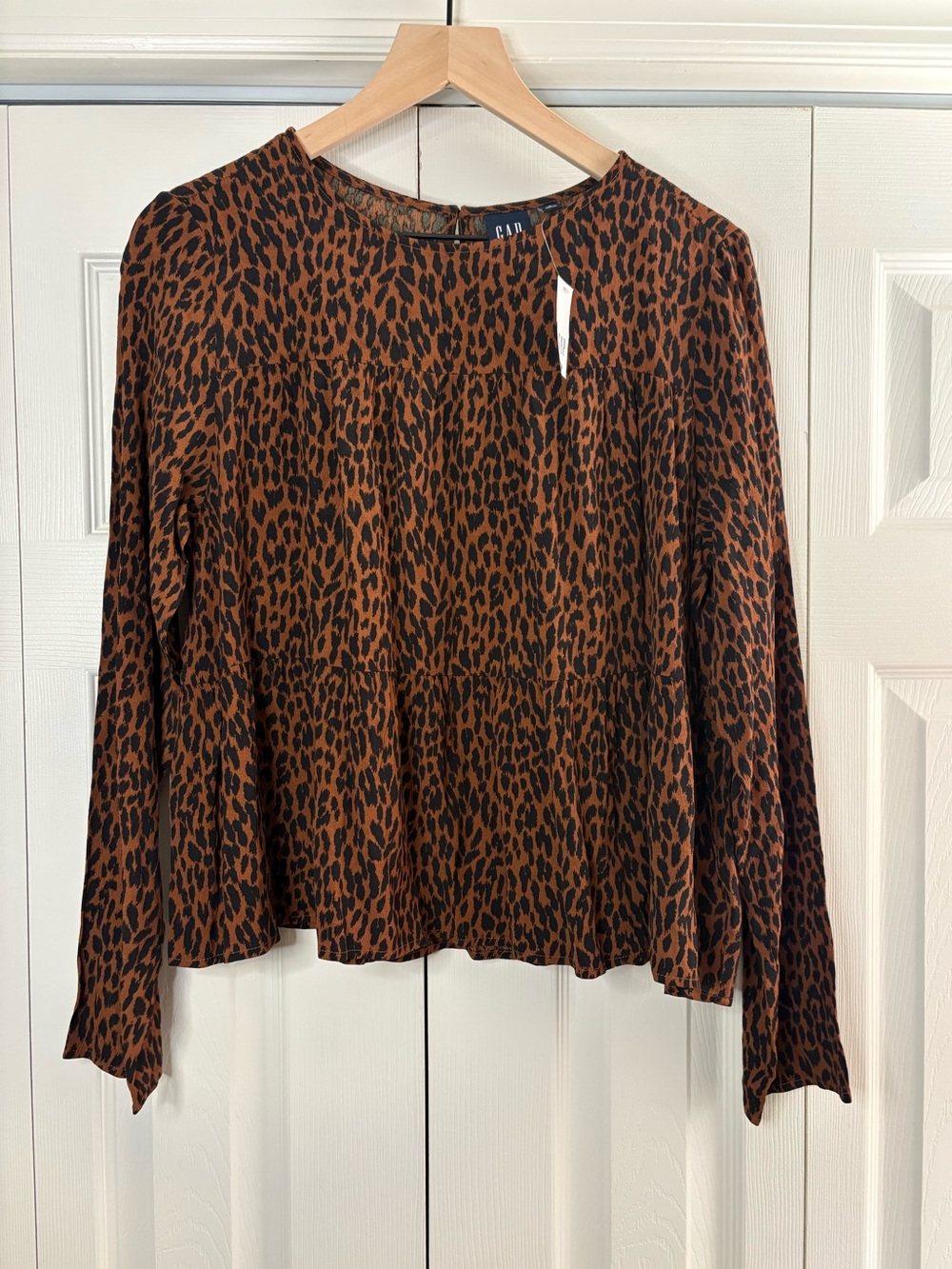 Women’s Gap brown leopard print tiered long sleeve blouse size S NWT